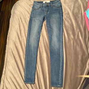 junior Abercrombie & fitch blue jeans